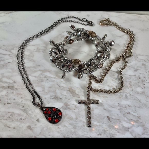 Jewelry - Vintage Necklace and Bracelet Lot